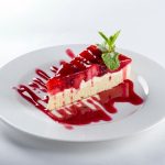 Как приготовить торт с клубникой и белым шоколадом