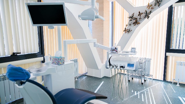 «С ВАМИ ДОКТОР на Киевской» — одна из лучших стоматологических клиник в Москве